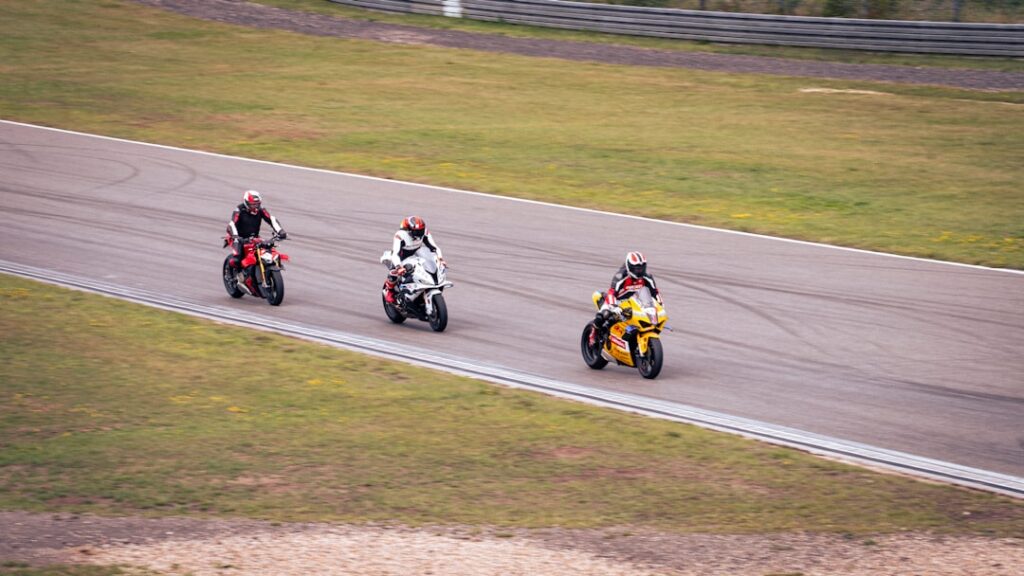 Choosing the best brake pads for your Yamaha R3: A track rider's guide