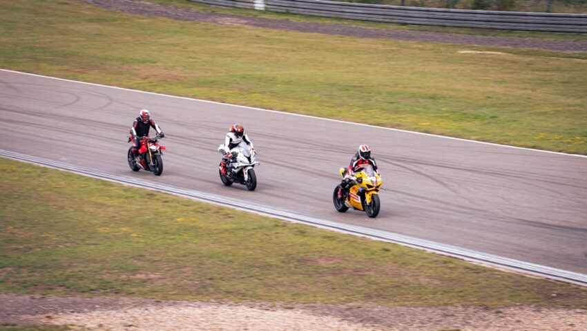 Choosing the best brake pads for your Yamaha R3: A track rider's guide