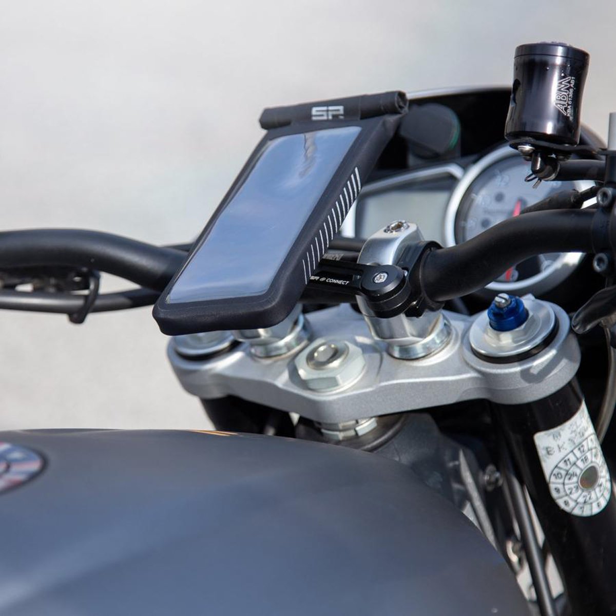 SP Connect 53941 Moto Bundle Universal Case Black - Image 2